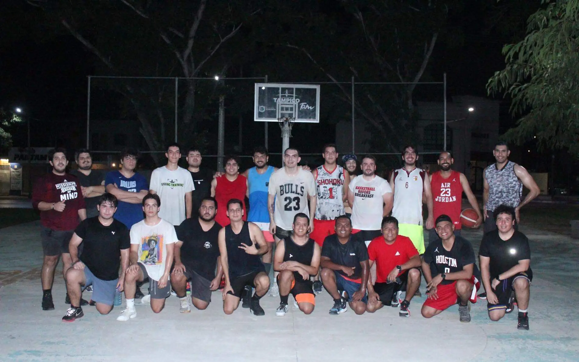 Las retas nocturnas del basquetbol en la zona dorada de Tampico 